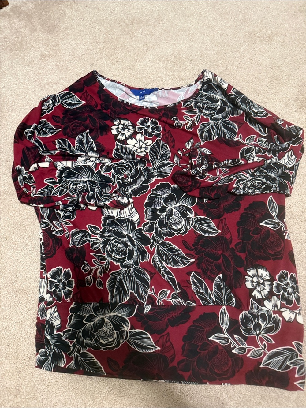 Apt. 9 Floral 3/4 Sleeve Top - ruched sleeves Burgundy, Black & White